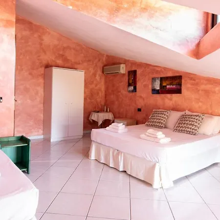 Welcomely - Cafe Del Mar Apartment